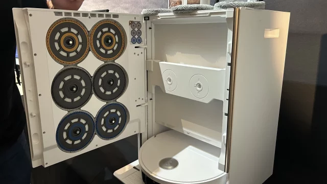 Забудьте всё, что вы знали о роботах-пылесосах: Dreame выпустила модель, которая сама меняет насадки