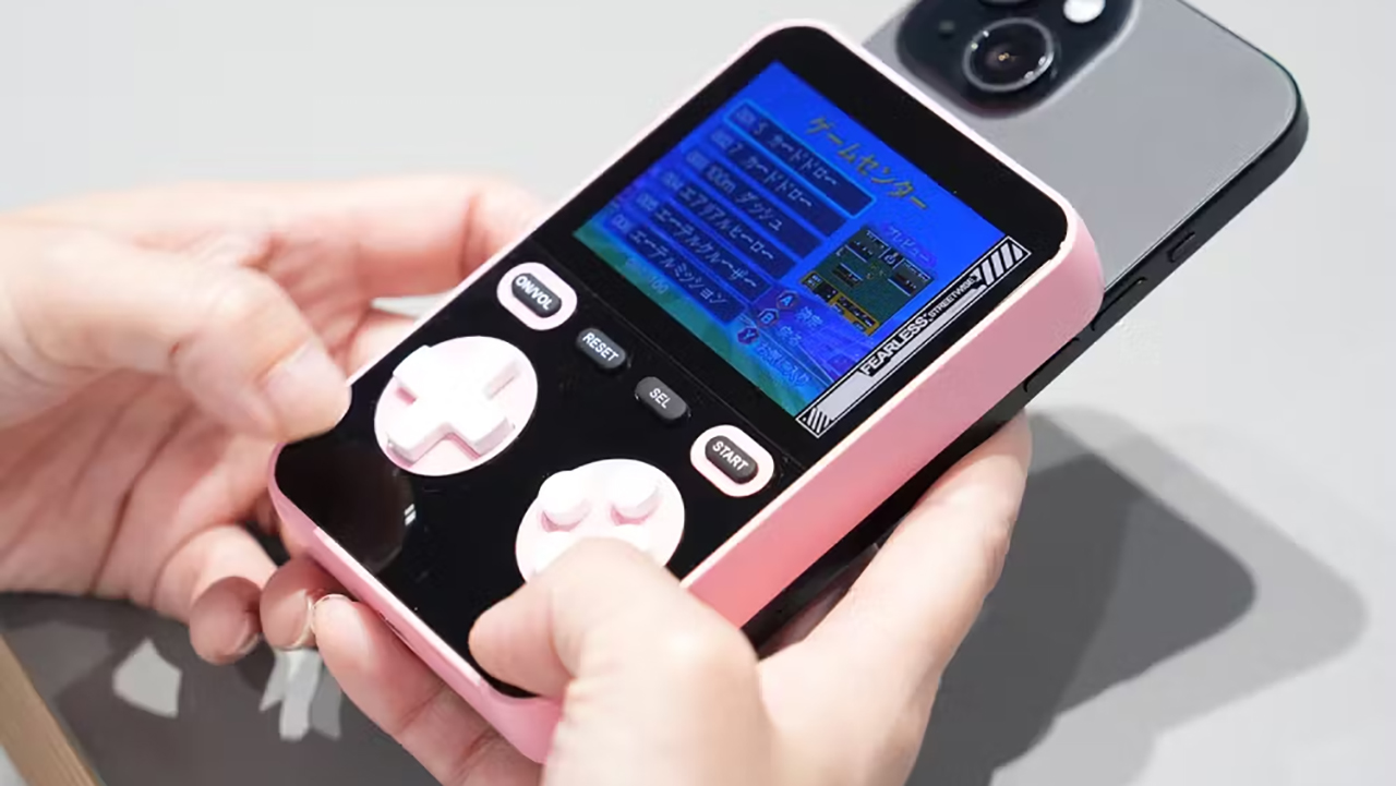 Заряжай и играй японцы скрестили MagSafe-аккумулятор с ретро-консолью