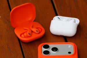 Powerbeats Fit или AirPods Pro 3: какие наушники лучше