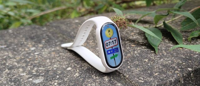 Обзор Xiaomi Smart Band 10 — фитнес-трекер с большим экраном