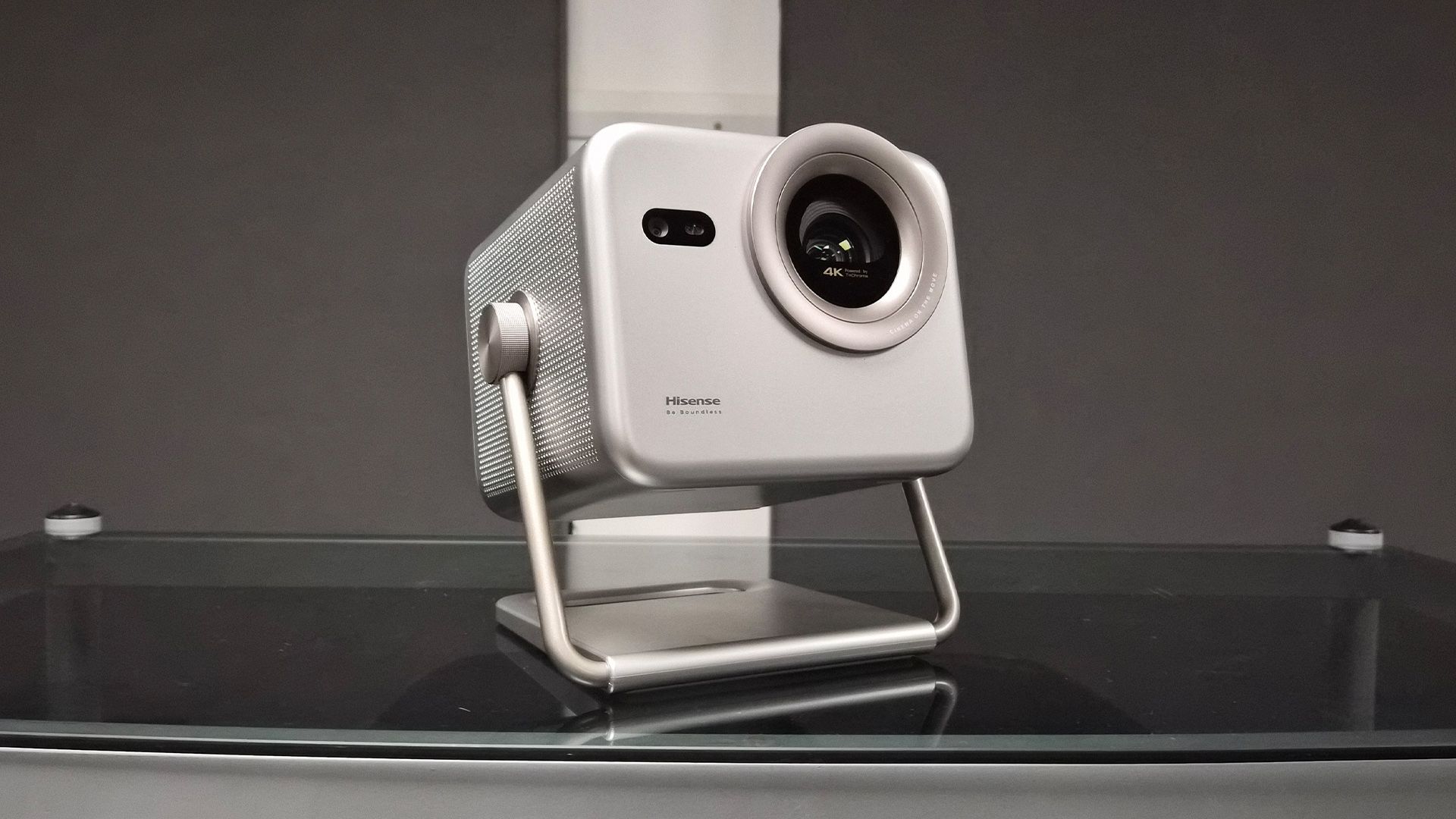 Обзор Hisense M2 Pro — компактный проектор с объёмным звуком