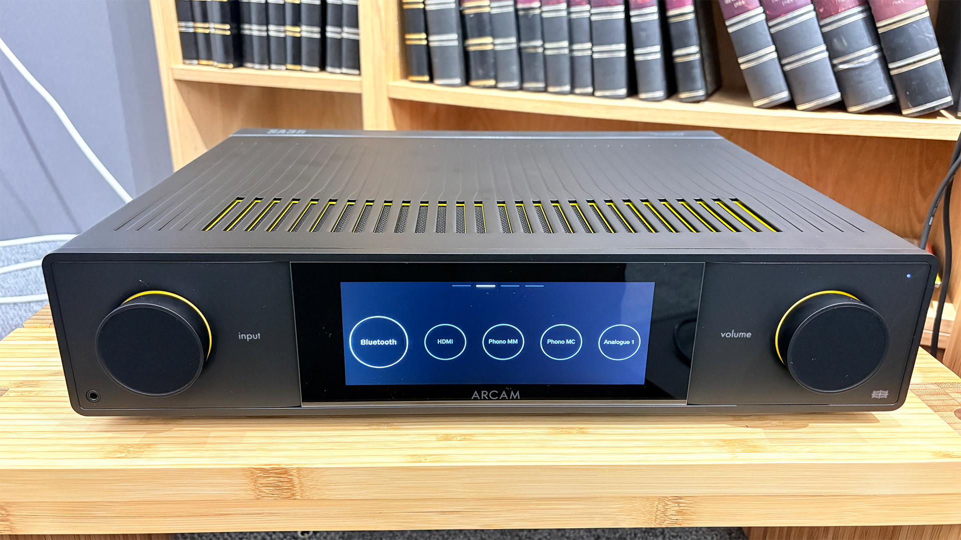 Обзор Arcam SA35 — сбалансированный стриминговый усилитель картинка Arcam SA35