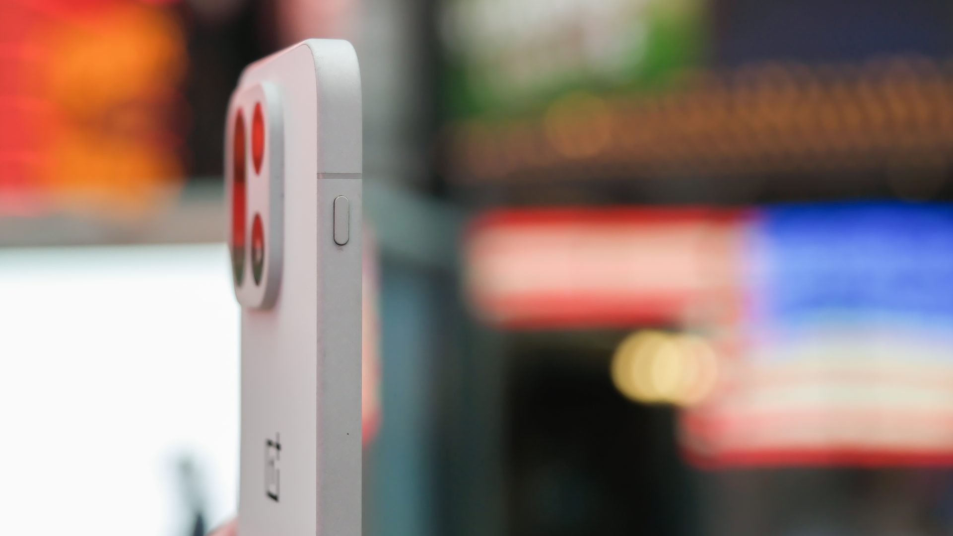 Обзор OnePlus 15 — топовый флагман с рекордной батареей картинка OnePlus 15