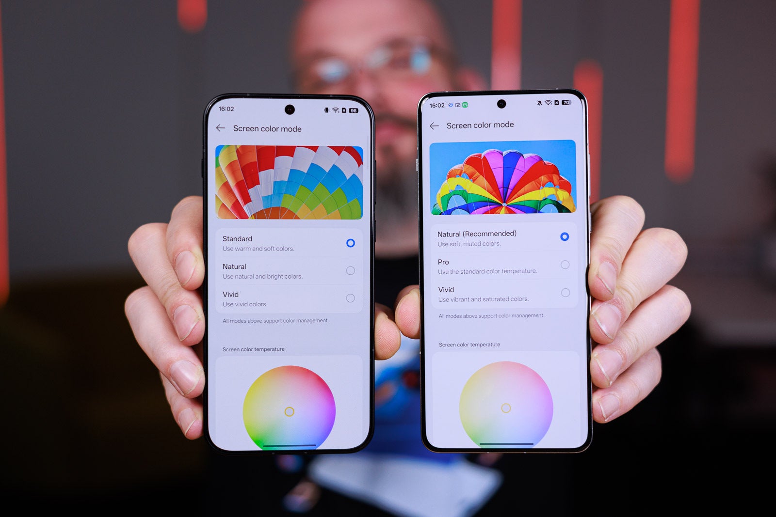 Сравнение OnePlus 15 и OnePlus 13: дисплей и батарея