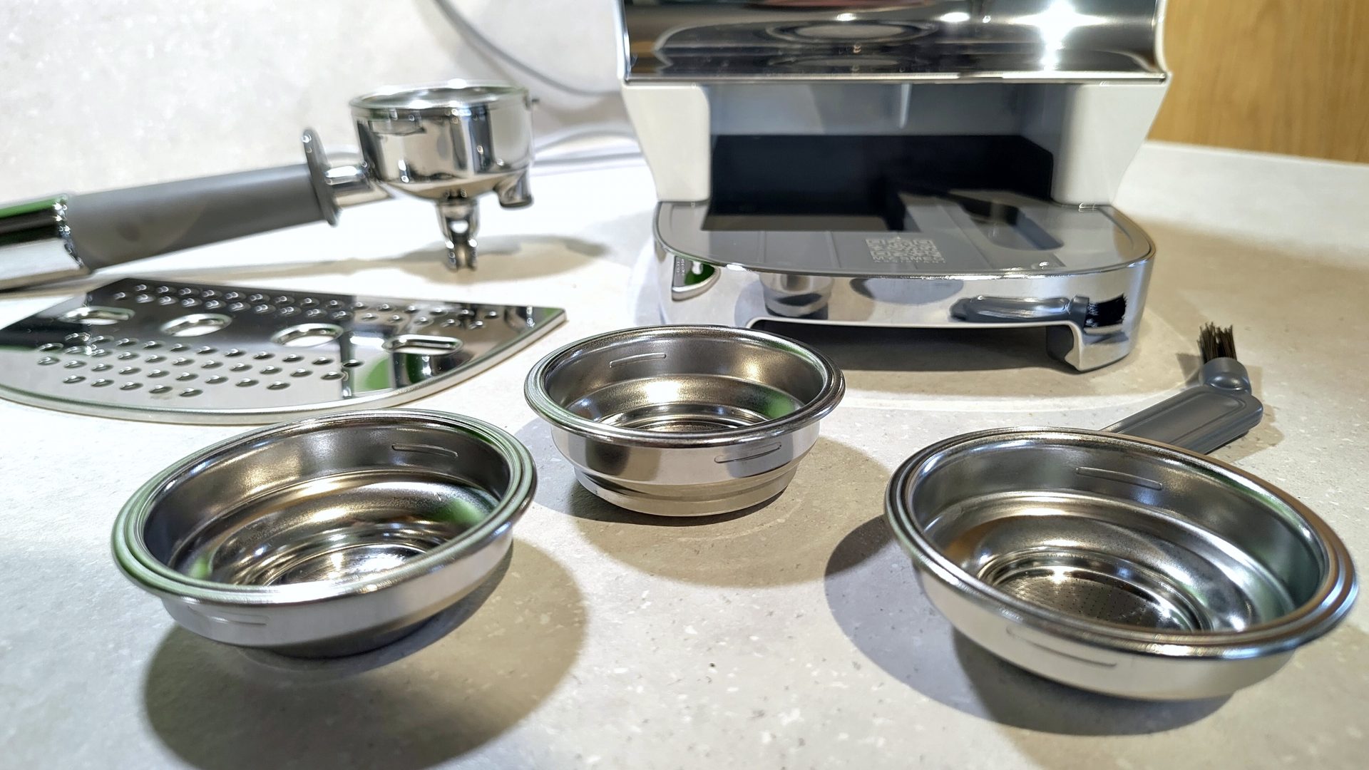 Обзор Smeg ECF03 — стильная кофемашина в стиле 1950-х картинка Smeg ECF03