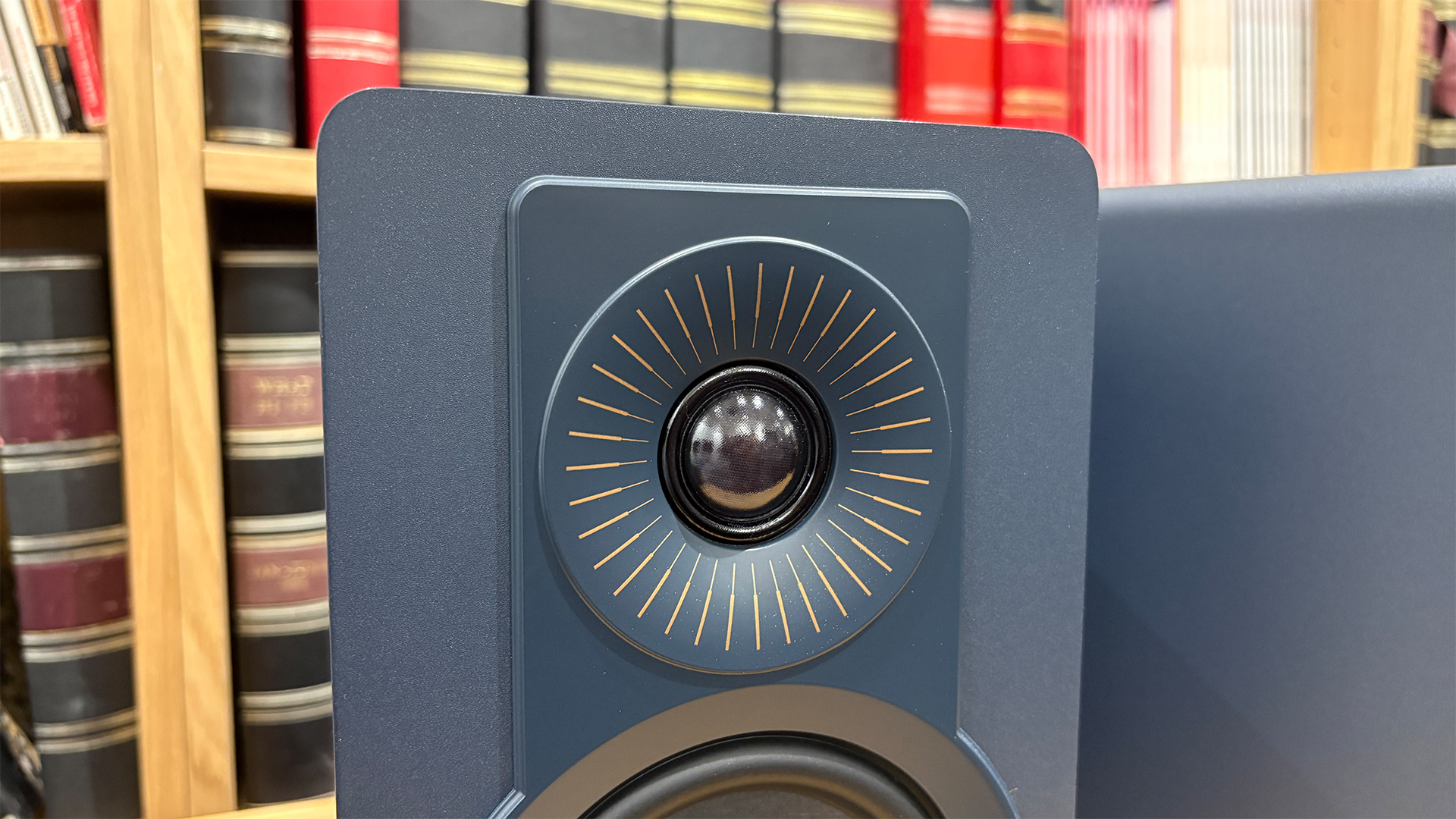 Обзор Dali Kupid: компактные колонки с ярким характером