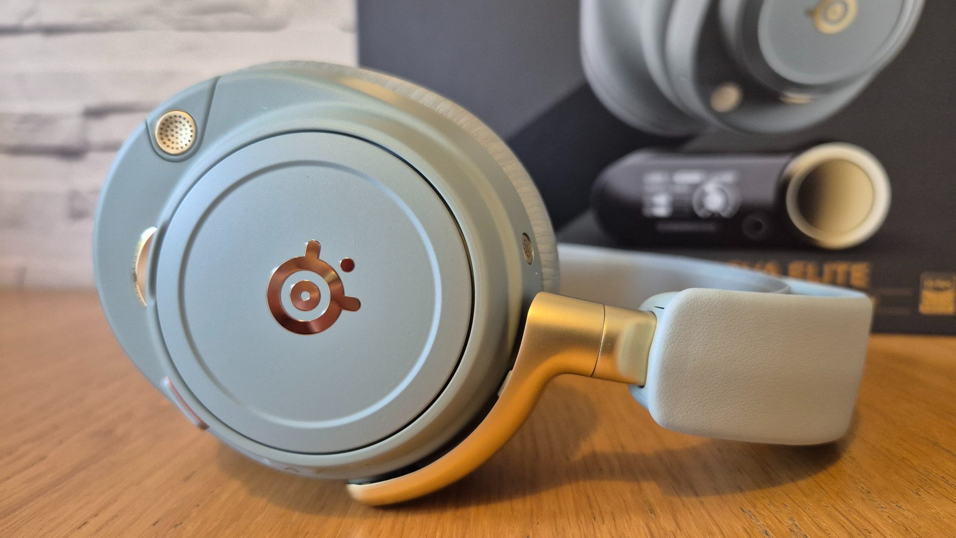 SteelSeries Arctis Nova Elite