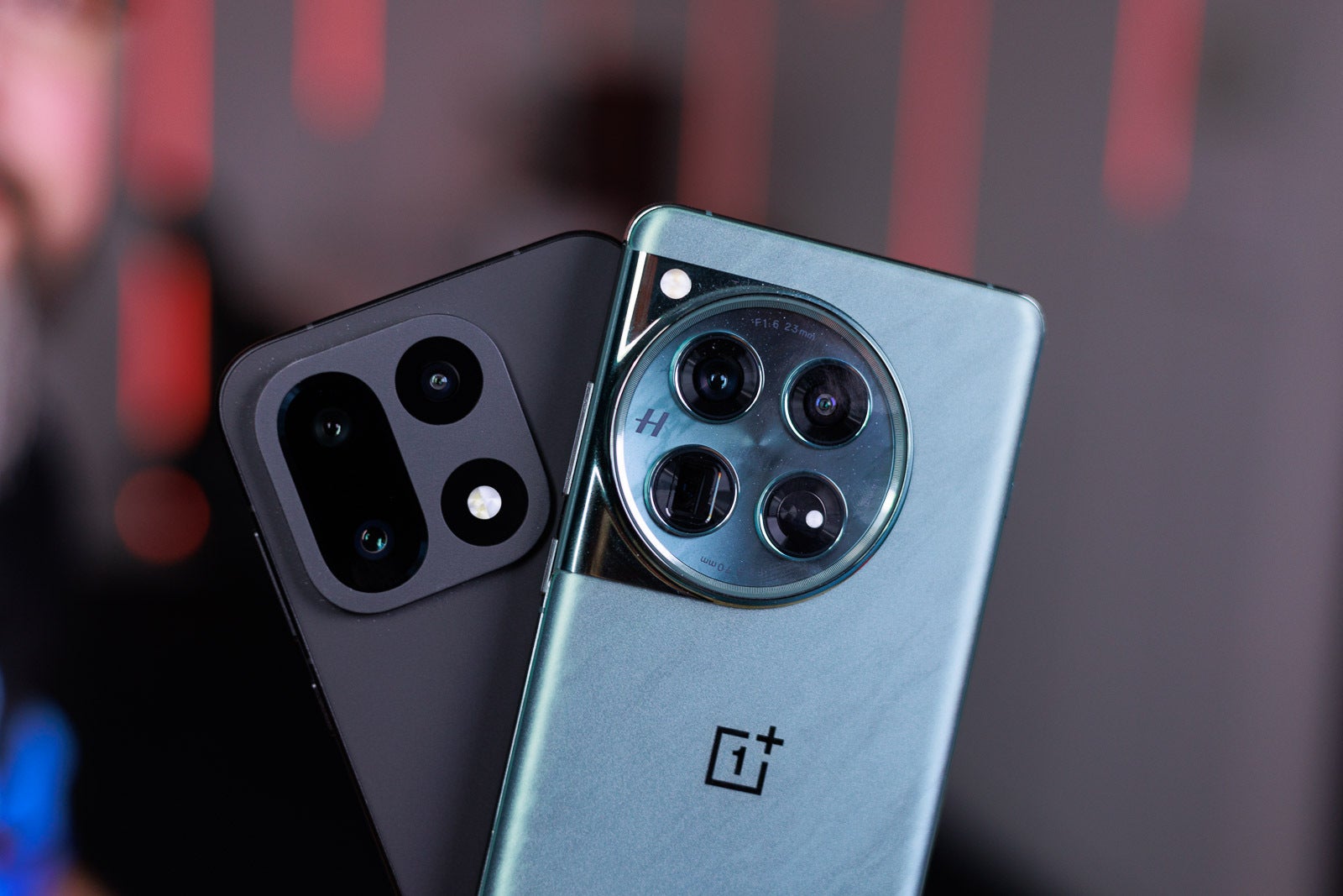 OnePlus 15 и OnePlus 12