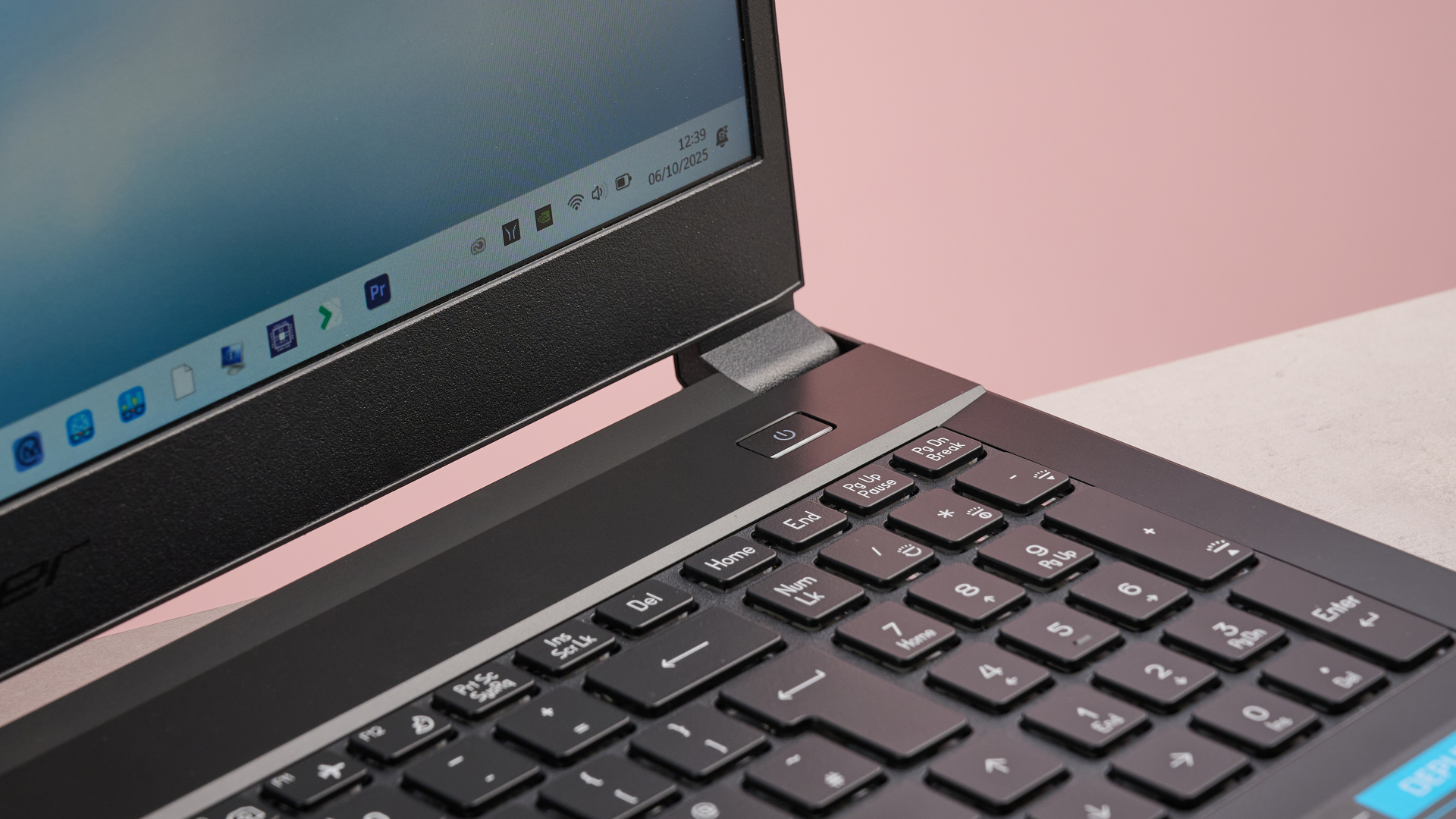 Обзор Medion Erazer Deputy 15 P1: доступный чемпион в высоком разрешении картинка Medion Erazer Deputy 15 P1