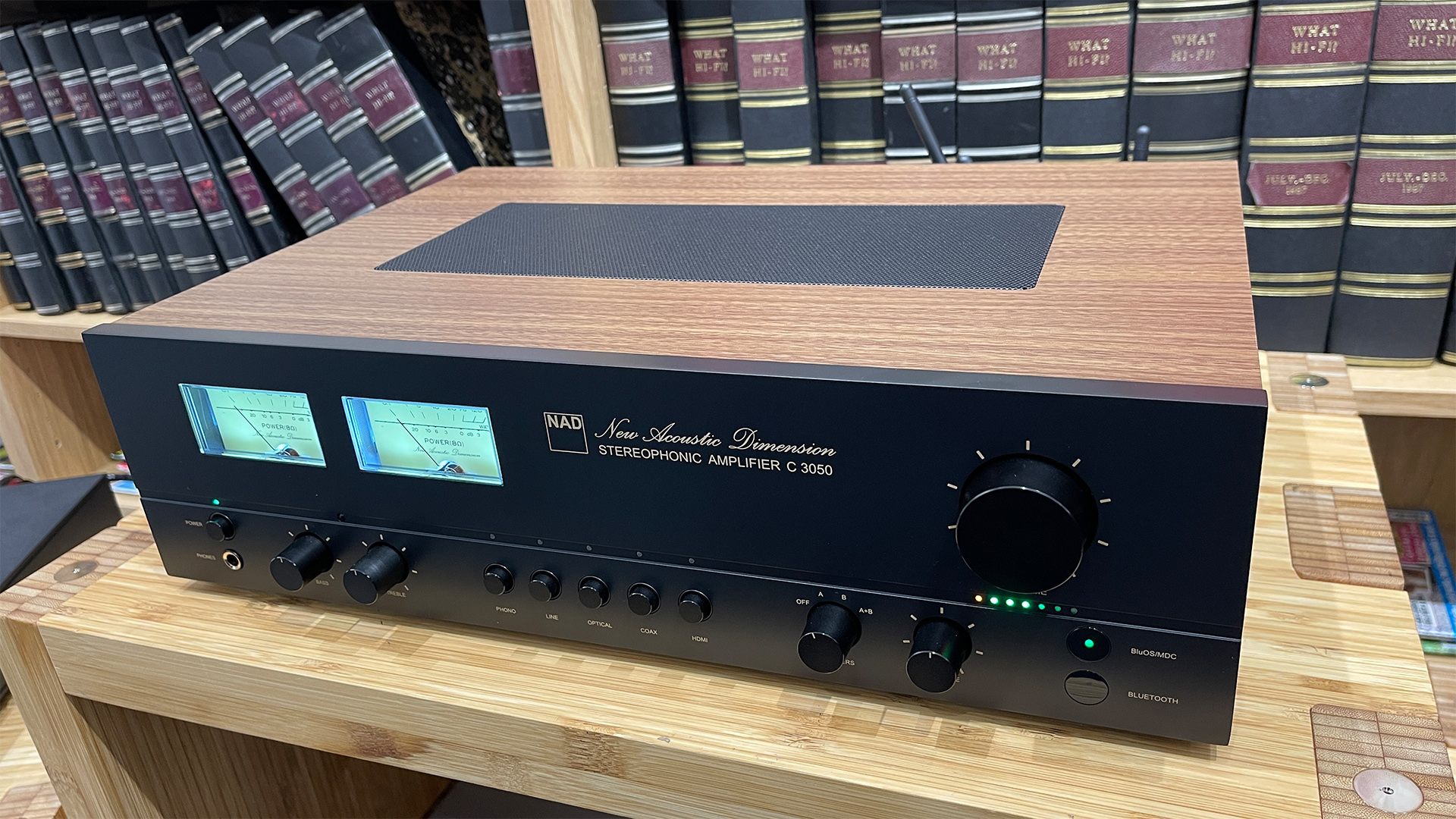 Обзор NAD C 3050 — стриминговый усилитель с модулем MDC2 BluOS-D картинка NAD C 3050