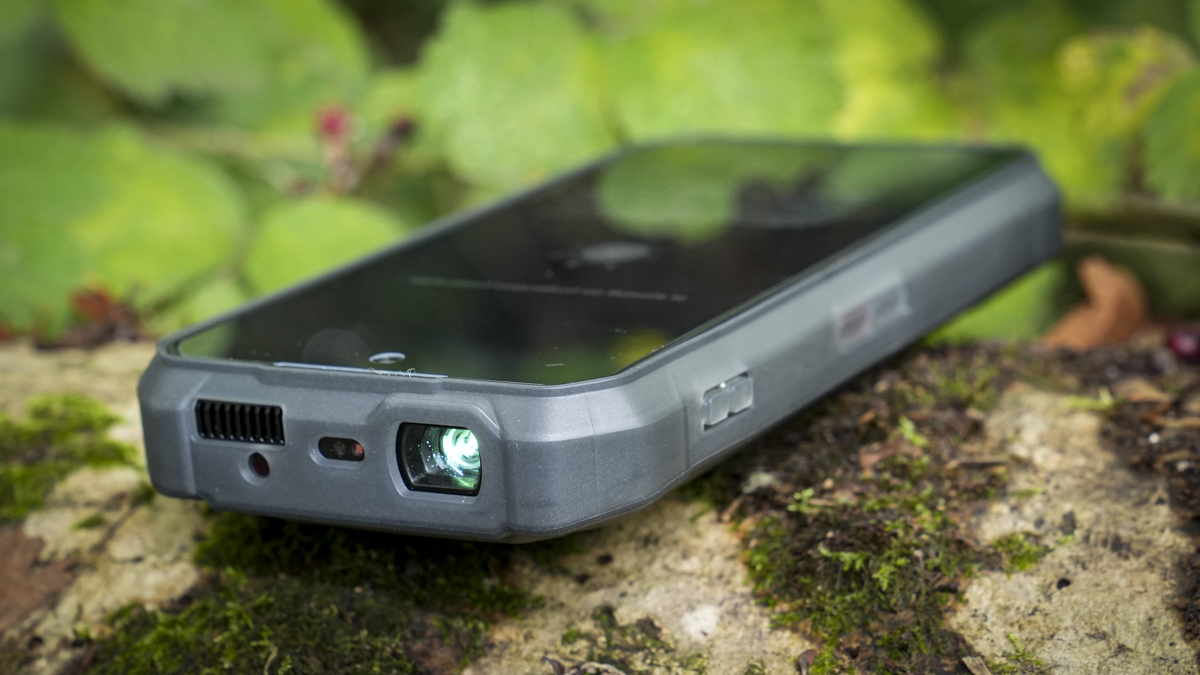 Обзор 8849 Tank 4 Pro: защищённый телефон с проектором, который впечатляет картинка Обзор 8849 Tank 4 Pro: защищённый телефон с проектором, который впечатляет