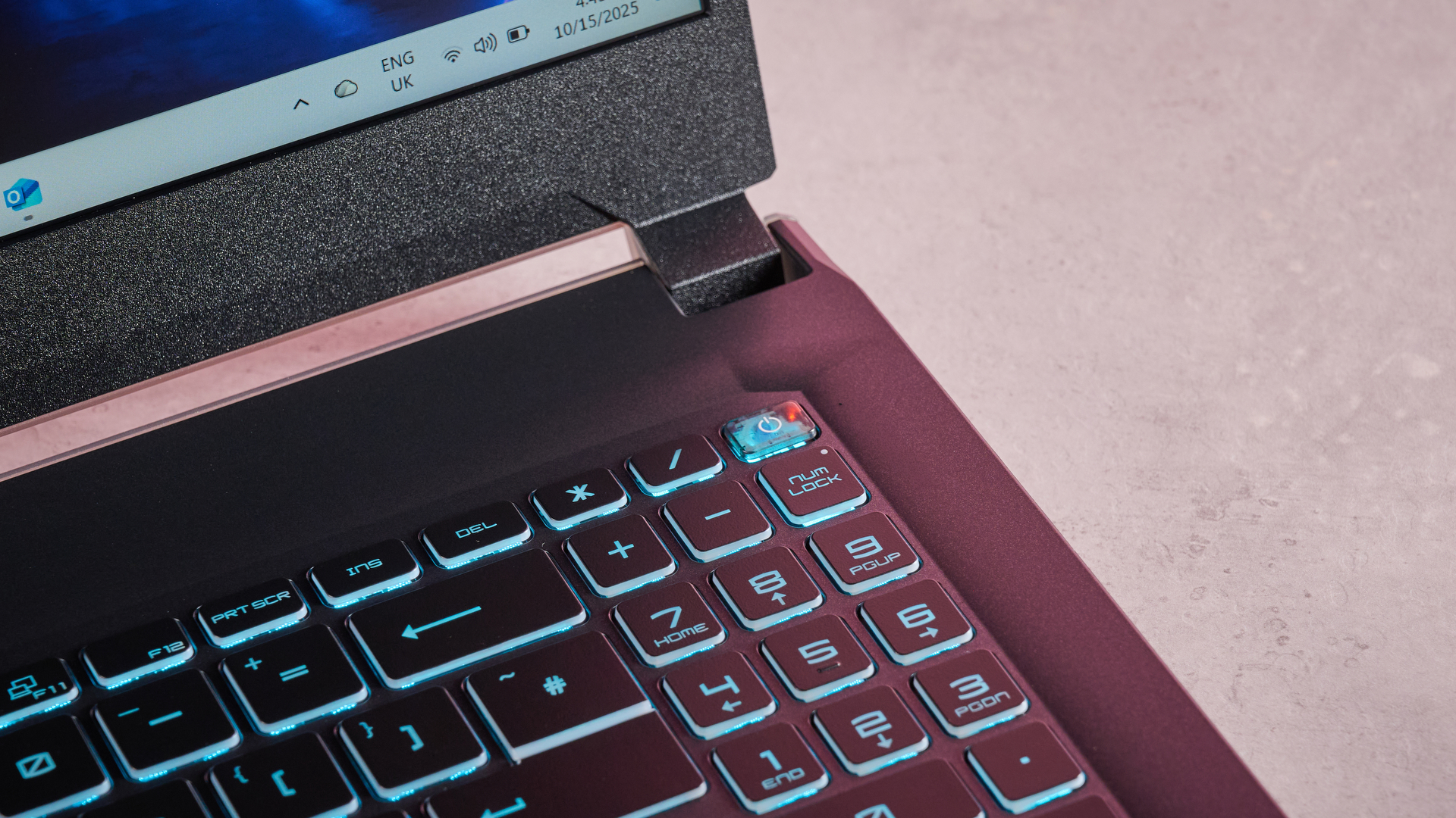 Обзор MSI Cyborg 15 — бюджетный игровой ноутбук картинка MSI Cyborg 15