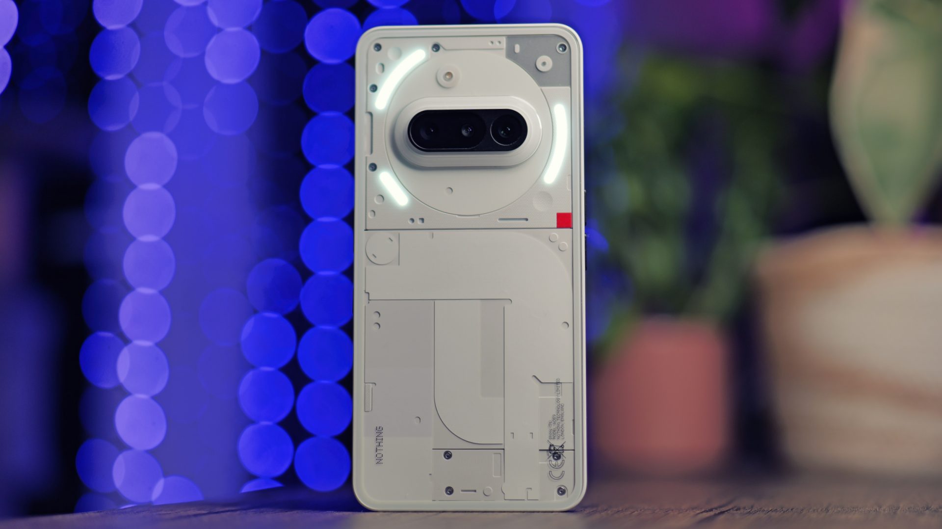 Лучшие смартфоны среднего класса 2025 года: топ-10 моделей картинка Nothing Phone (3a)