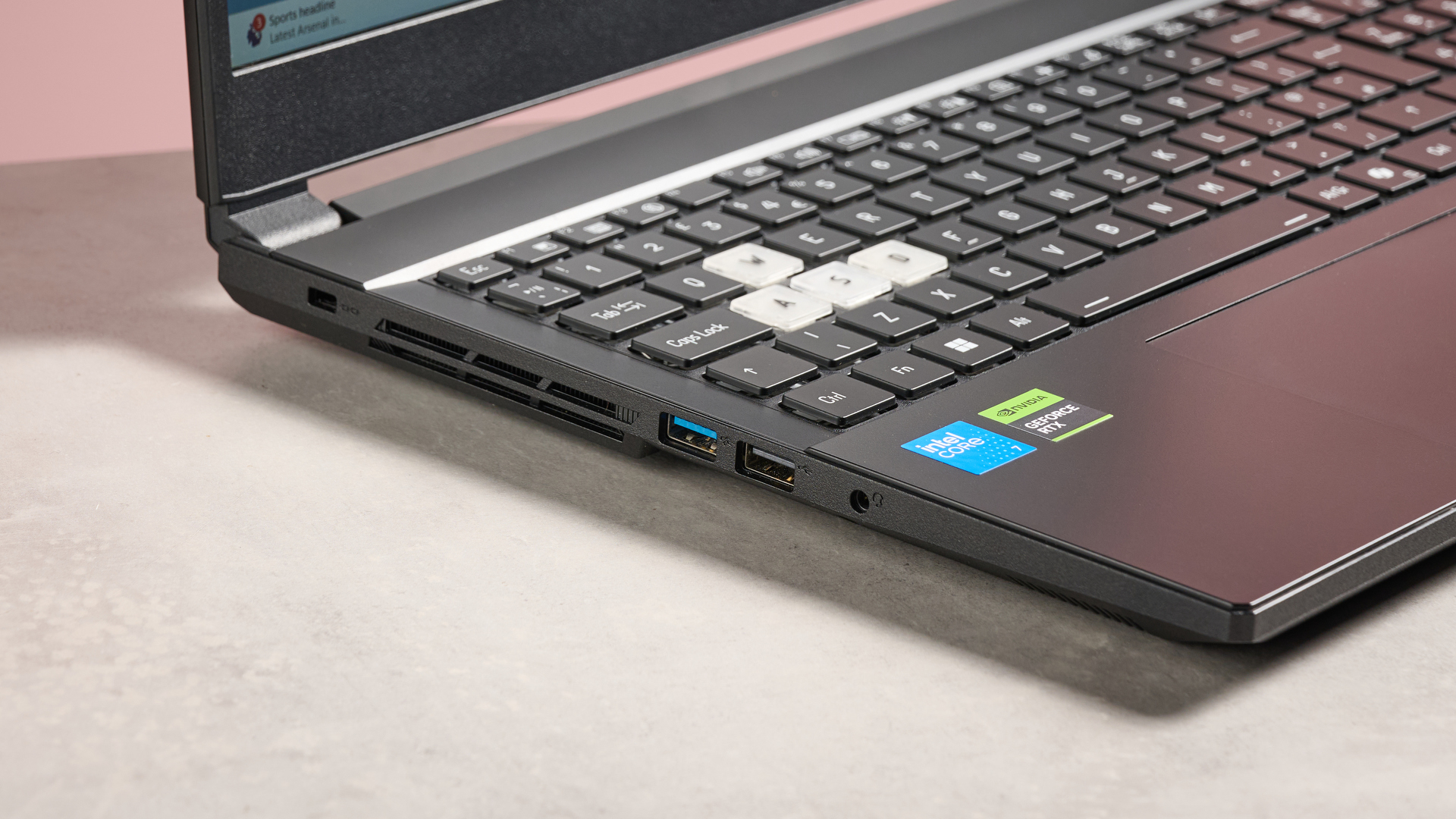 Обзор Medion Erazer Deputy 15 P1: доступный чемпион в высоком разрешении картинка Medion Erazer Deputy 15 P1