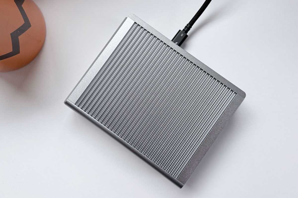 Обзор CalDigit TS5: первоклассная док-станция с 15 портами картинка CalDigit TS5