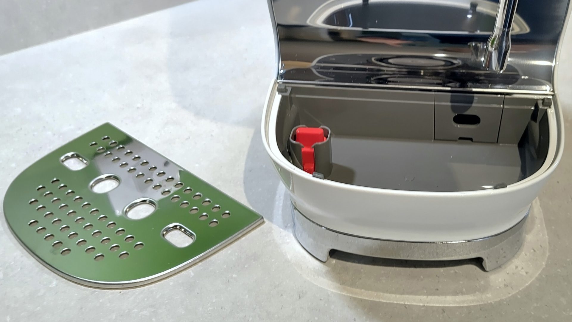 Обзор Smeg ECF03 — стильная кофемашина в стиле 1950-х картинка Smeg ECF03