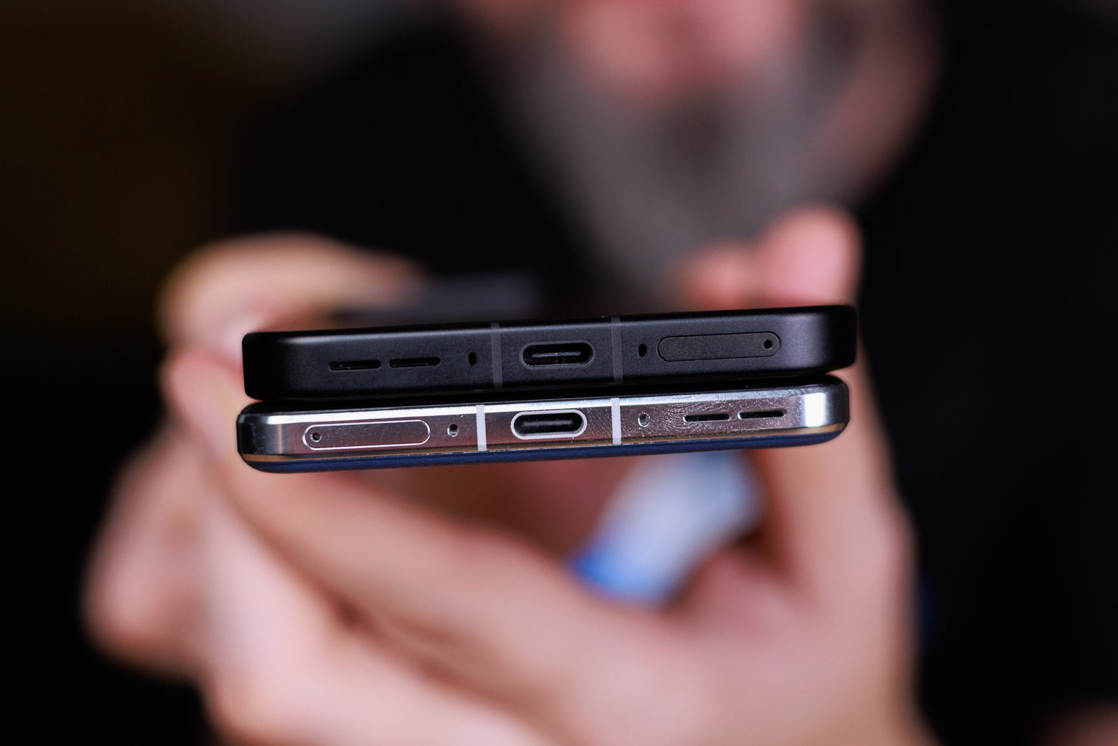 Сравнение OnePlus 15 и OnePlus 13: дисплей и батарея