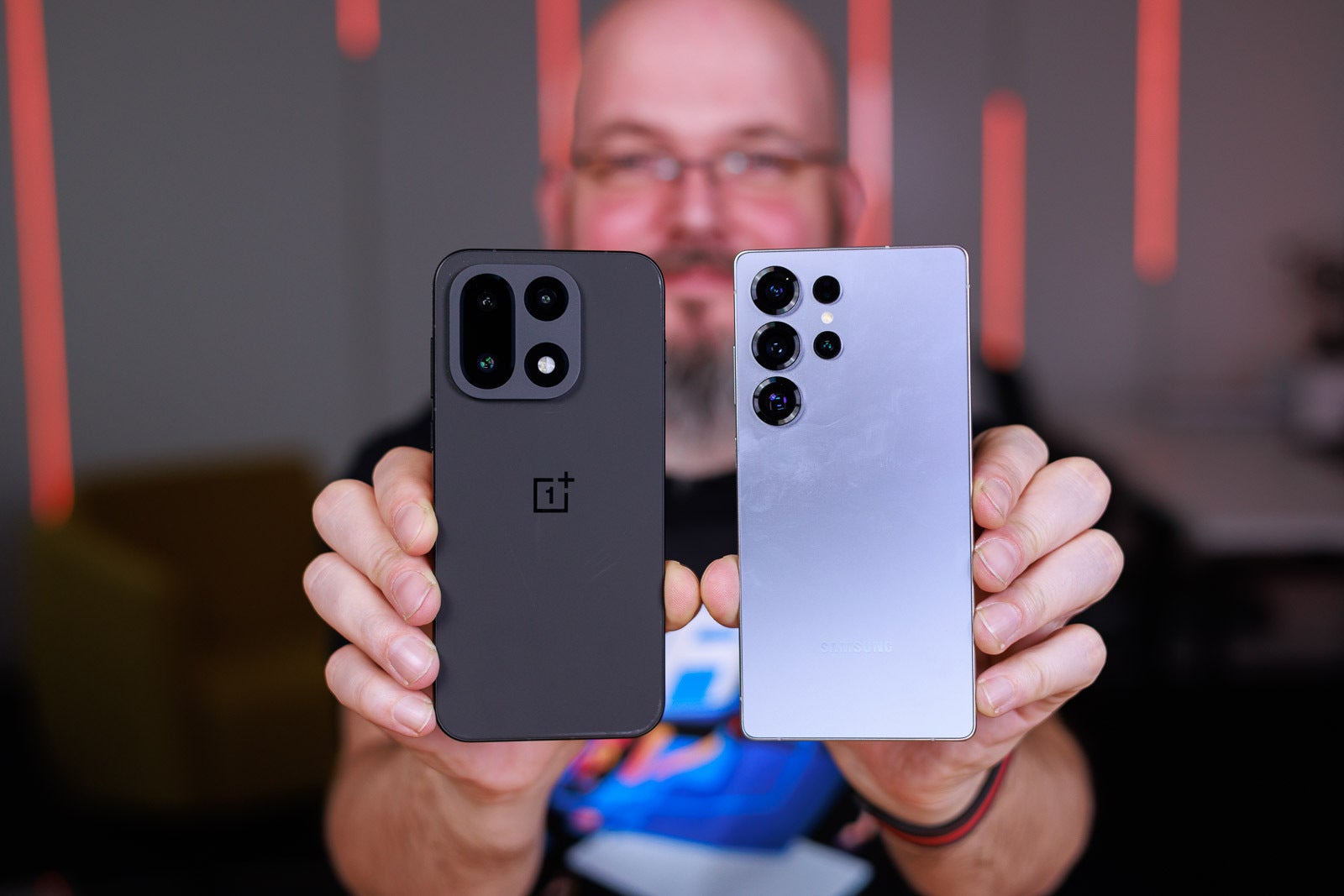 OnePlus 15 против Galaxy S25 Ultra