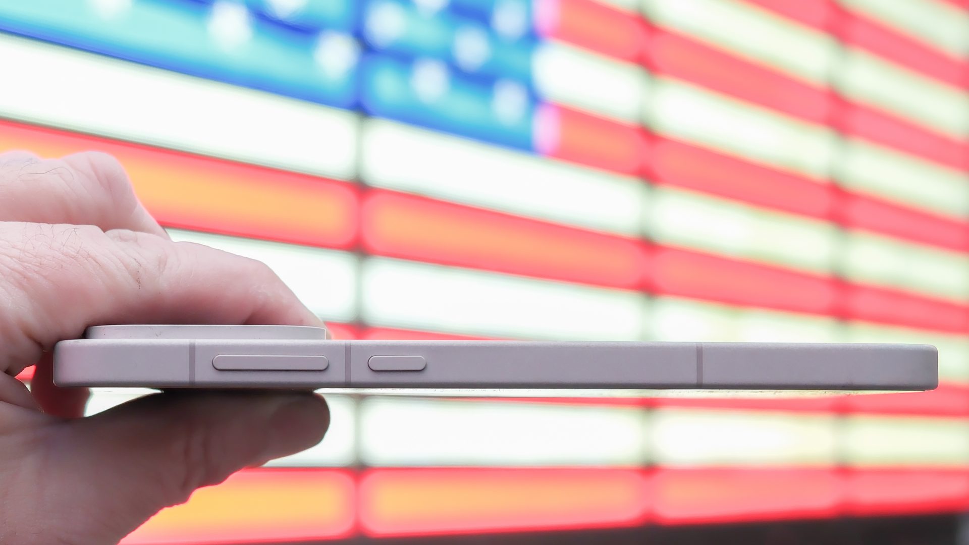 Обзор OnePlus 15 — топовый флагман с рекордной батареей картинка OnePlus 15