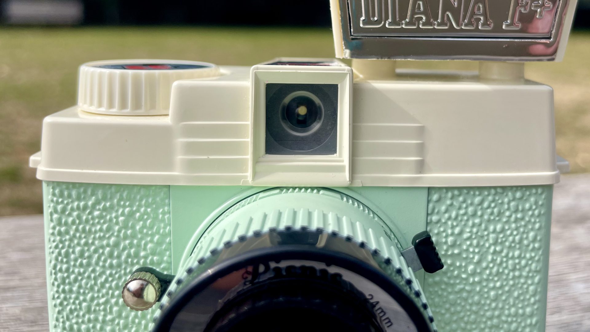 Обзор Lomography Lomourette — полукадровая камера с шармом картинка Lomography Lomourette