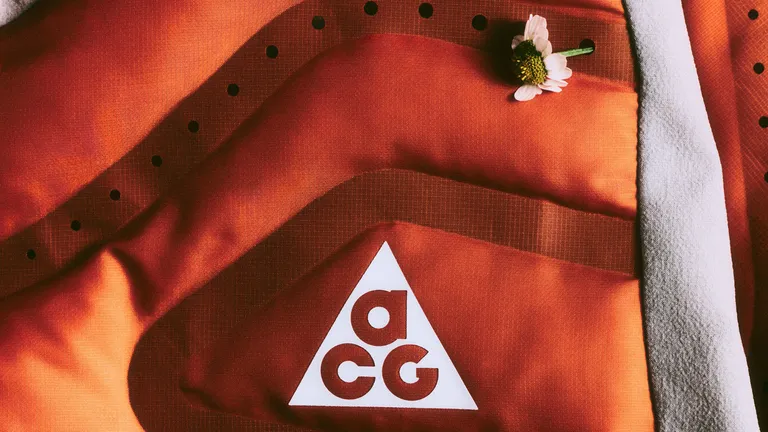 Ваш телефон тяжелее этой куртки. Nike ACG создана для апокалипсиса картинка ACG Lava Loft