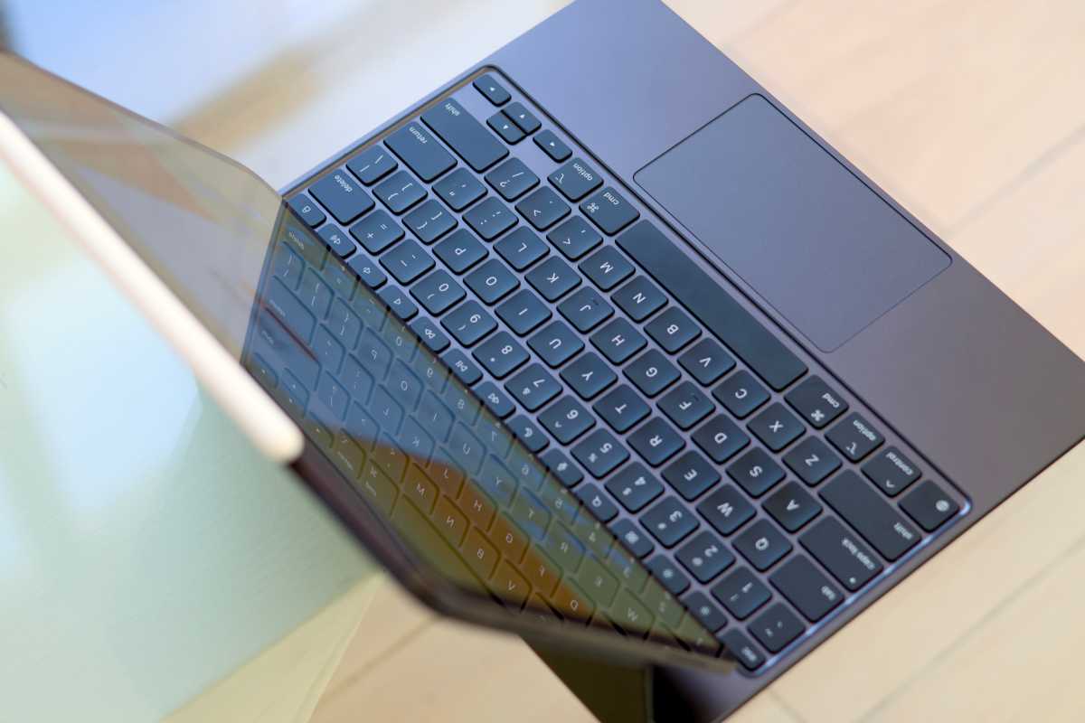 Аксессуары для iPad: планшет универсальный инструмент