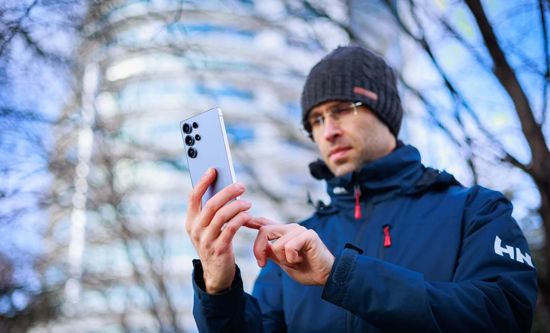 смартфон с Android 16