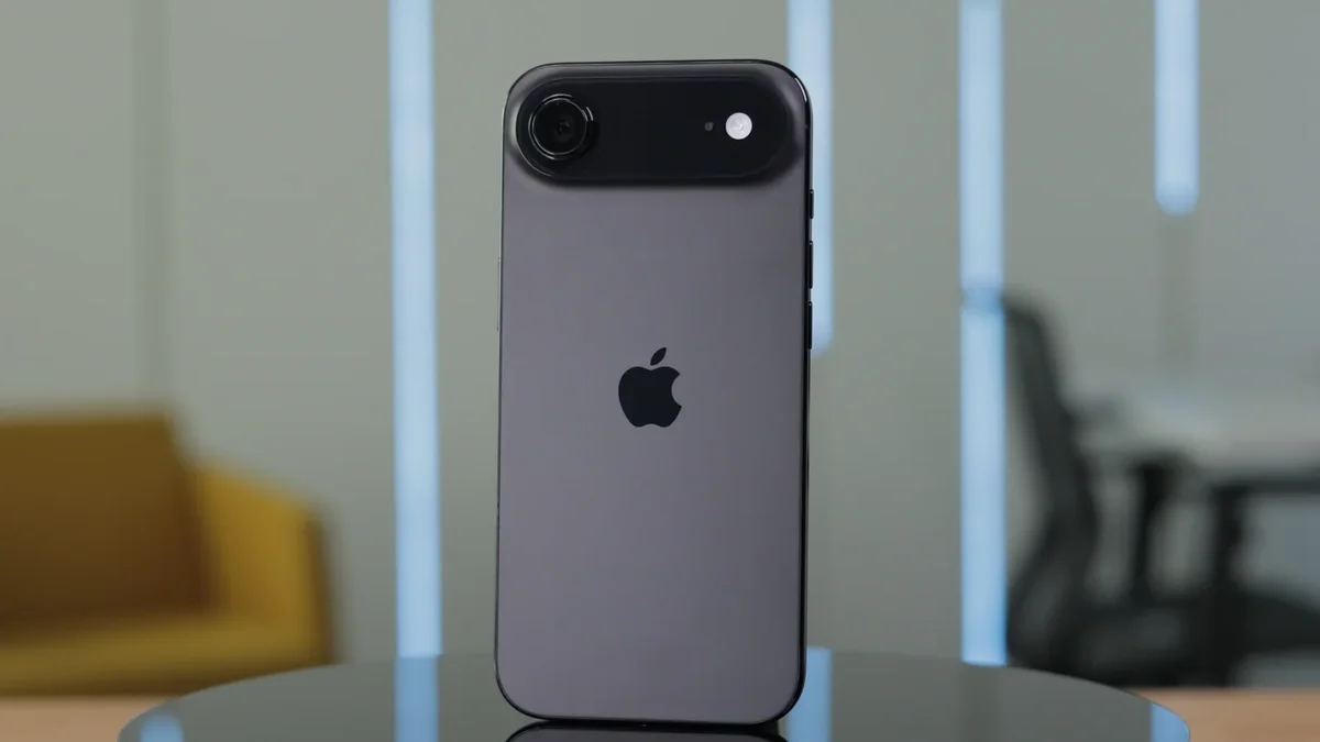 Apple убрала iOS 26.2 beta 1 с части iPhone — и на это есть причина картинка Apple отложила iOS 26.2 для смартфона iPhone Air