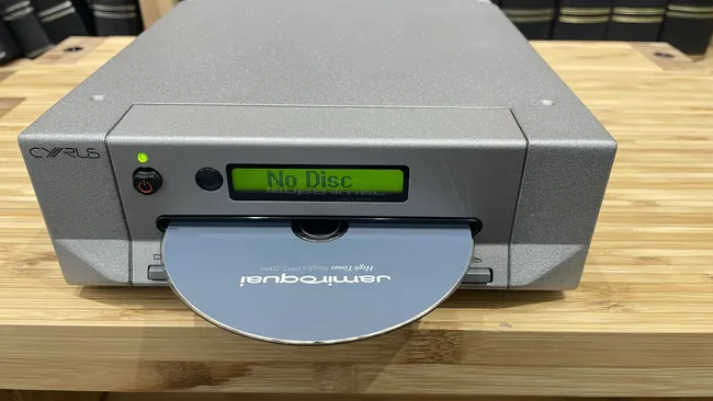 Обзор Cyrus CDi: неугасающая звезда