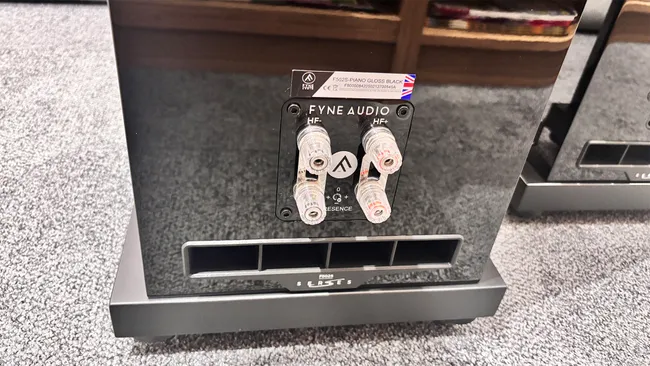 Обзор Fyne Audio F502S: башни премиум-класса картинка Fyne Audio F502S
