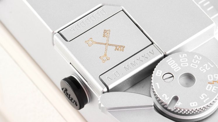 Безумие коллекционеров: Уникальную Leica Папы Римского продали за 591 млн рублей. Разбираемся, что в ней такого особенного