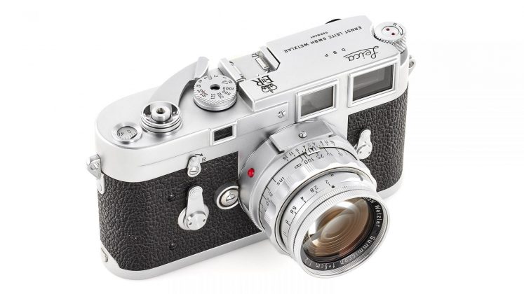 Безумие коллекционеров: Уникальную Leica Папы Римского продали за 591 млн рублей. Разбираемся, что в ней такого особенного