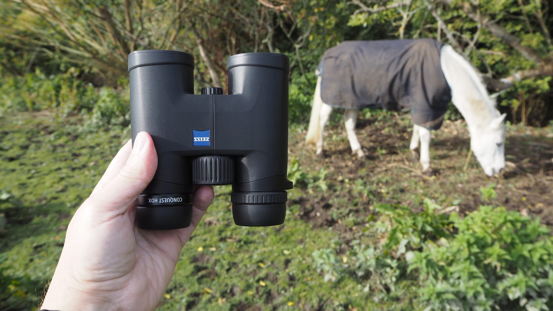 Обзор бинокля Zeiss Conquest HDX 10x32: компактный и всепогодный картинка Бинокль Zeiss Conquest HDX 10x32 — качество в миниатюре