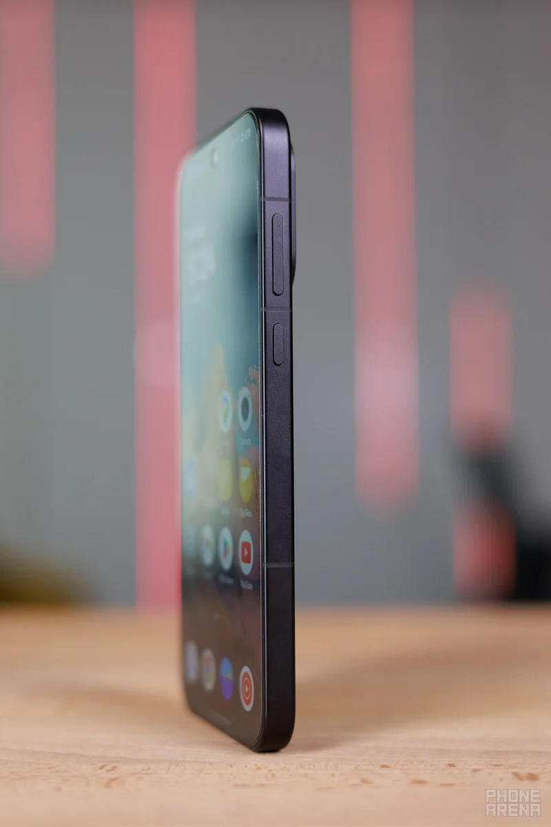 Обзор OnePlus 15: аутсайдер возвращается картинка OnePlus 15