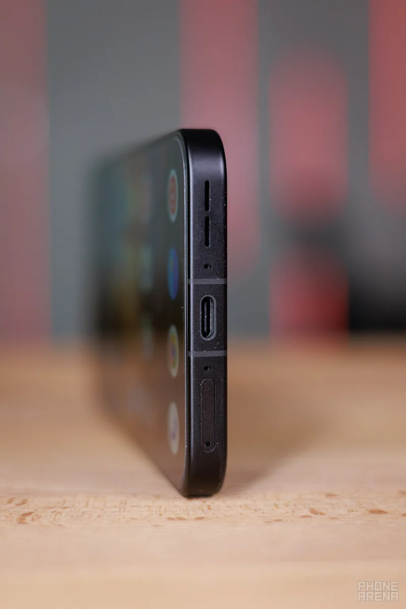 Обзор OnePlus 15: аутсайдер возвращается картинка OnePlus 15