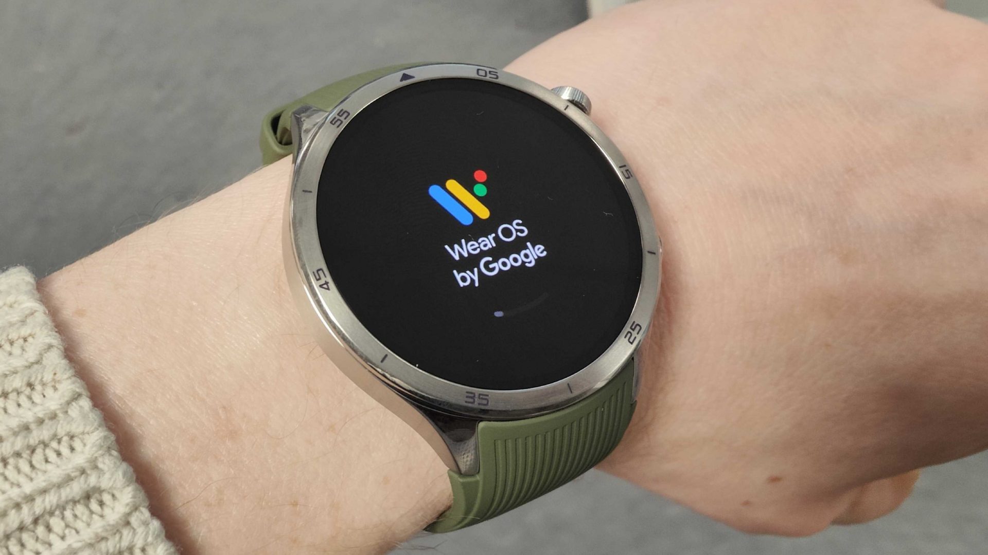 Часы Pixel Watch 4: куполообразный экран и ИИ на запястье