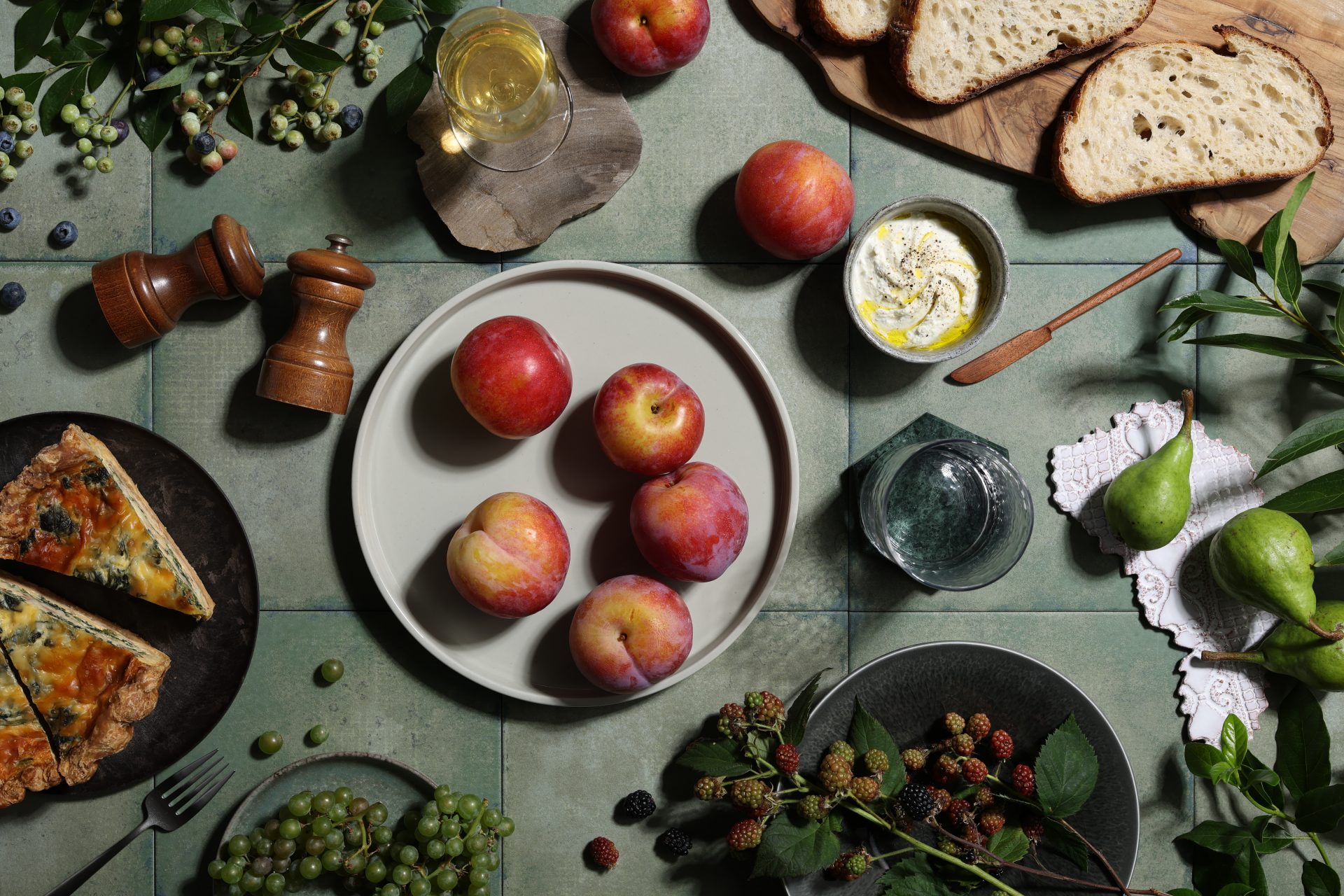 Дешевый объектив Canon RF 45mm F1.2 STM оказался провалом. Компания сэкономила на всем, даже на бленде картинка Дешевый объектив Canon RF 45mm F1.2 STM оказался провалом. Компания сэкономила на всем, даже на бленде