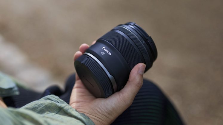 Дешевый объектив Canon RF 45mm F1.2 STM оказался провалом. Компания сэкономила на всем, даже на бленде