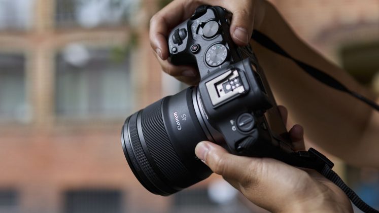 Дешевый объектив Canon RF 45mm F1.2 STM оказался провалом. Компания сэкономила на всем, даже на бленде