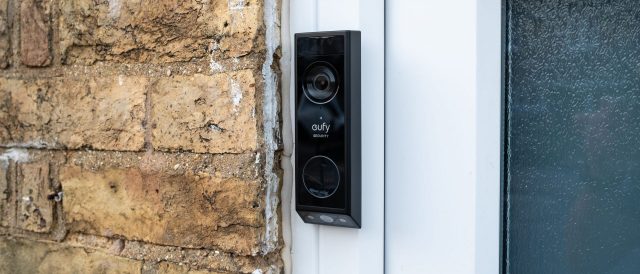 Eufy E340 — видеодомофон с двойными камерами 1 Обзор видеодомофона Eufy E340: две камеры лучше одной