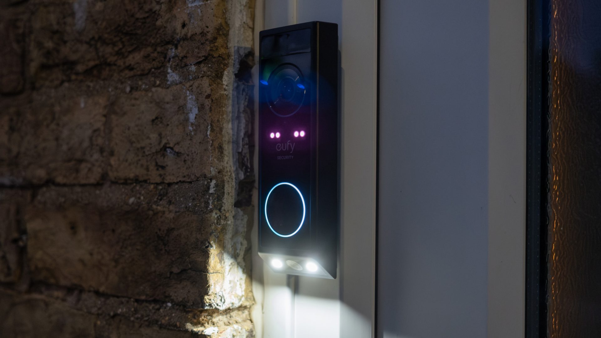 Eufy E340 — видеодомофон с двойными камерами