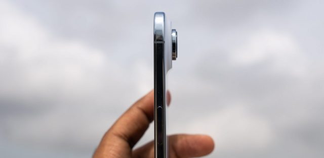 Флагман Galaxy S25 Edge в подвешенном состоянии