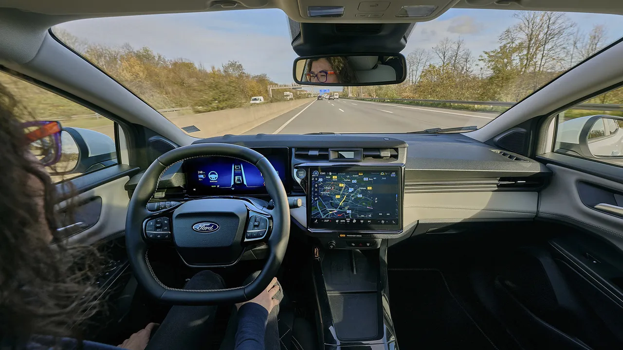 Ford разрешает рулить «без рук». Вы готовы доверить свою жизнь автопилоту?