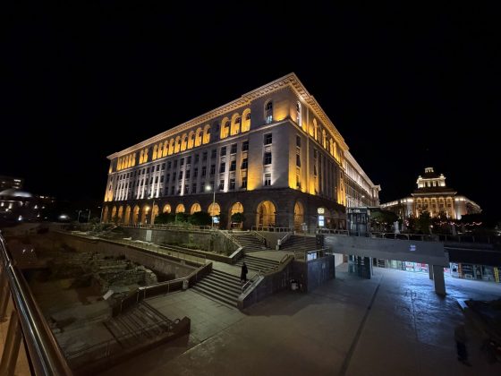 Примеры селфи: iPhone 17 Pro • iPhone 17 Pro Max