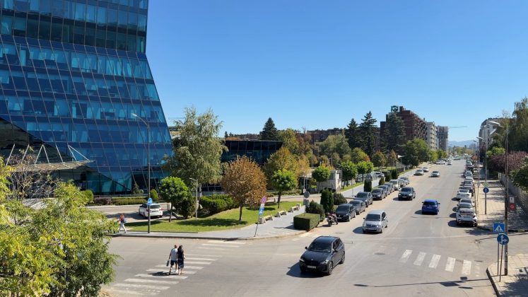 Примеры селфи: iPhone 17 Pro • iPhone 17 Pro Max