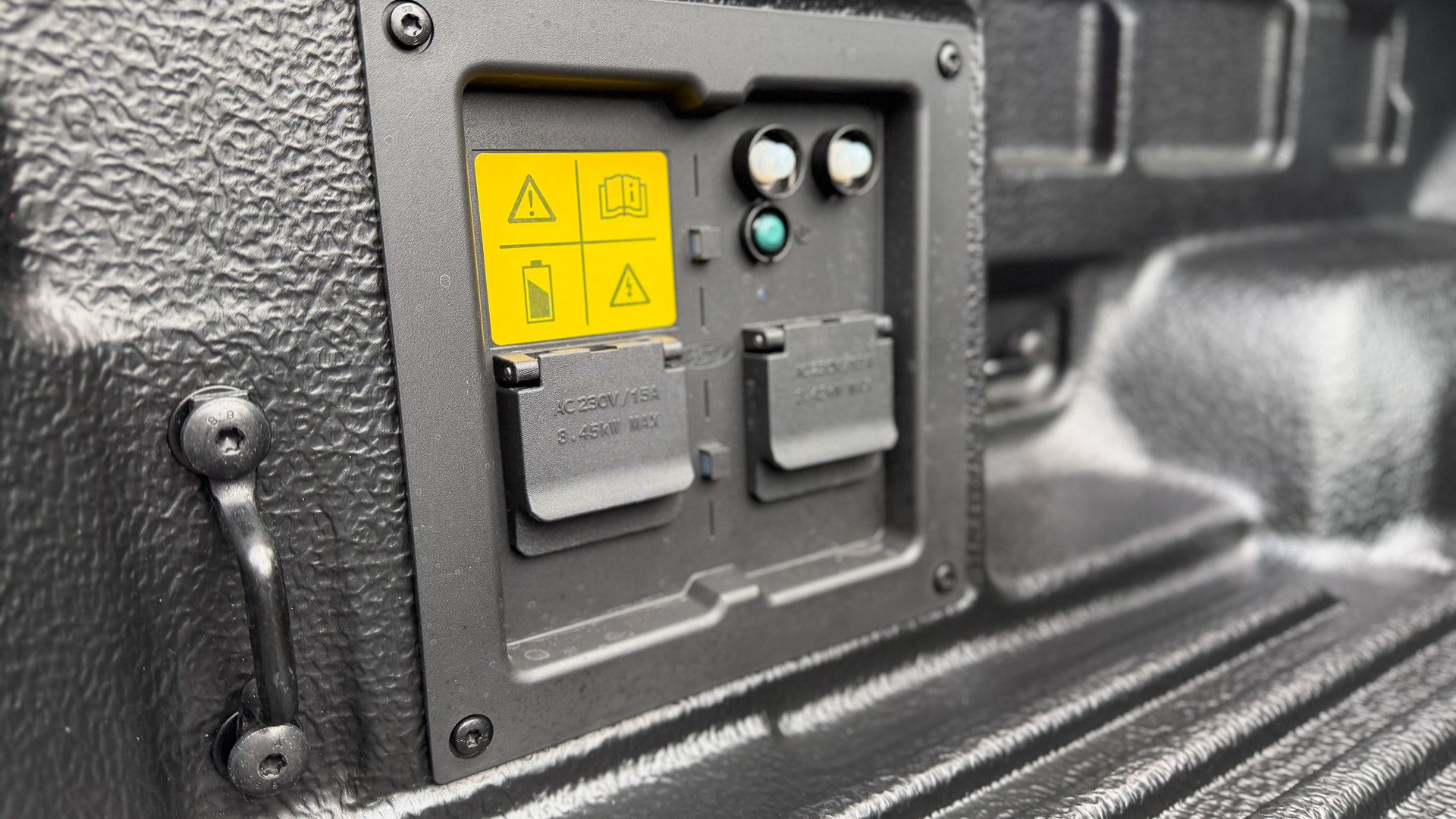 Часы Gucci G-Frame: стильная альтернатива Cartier Tank