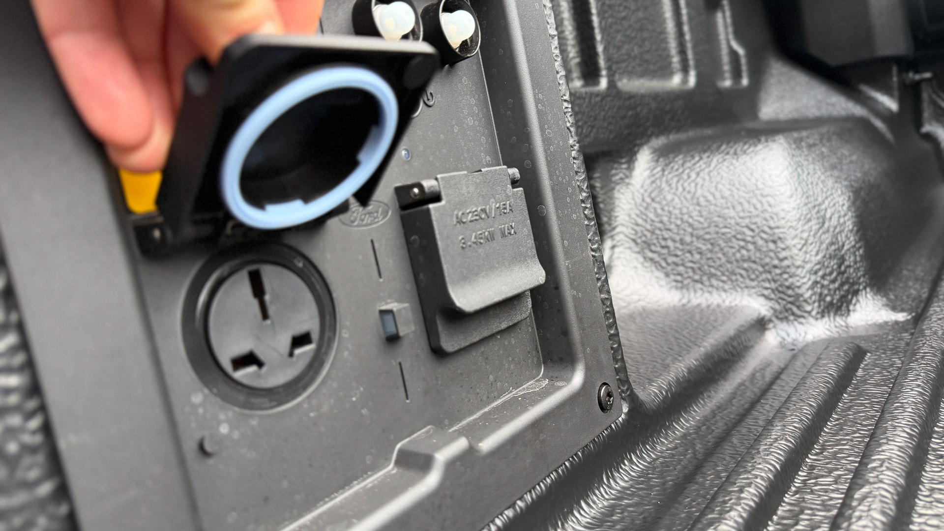 Часы Gucci G-Frame: стильная альтернатива Cartier Tank