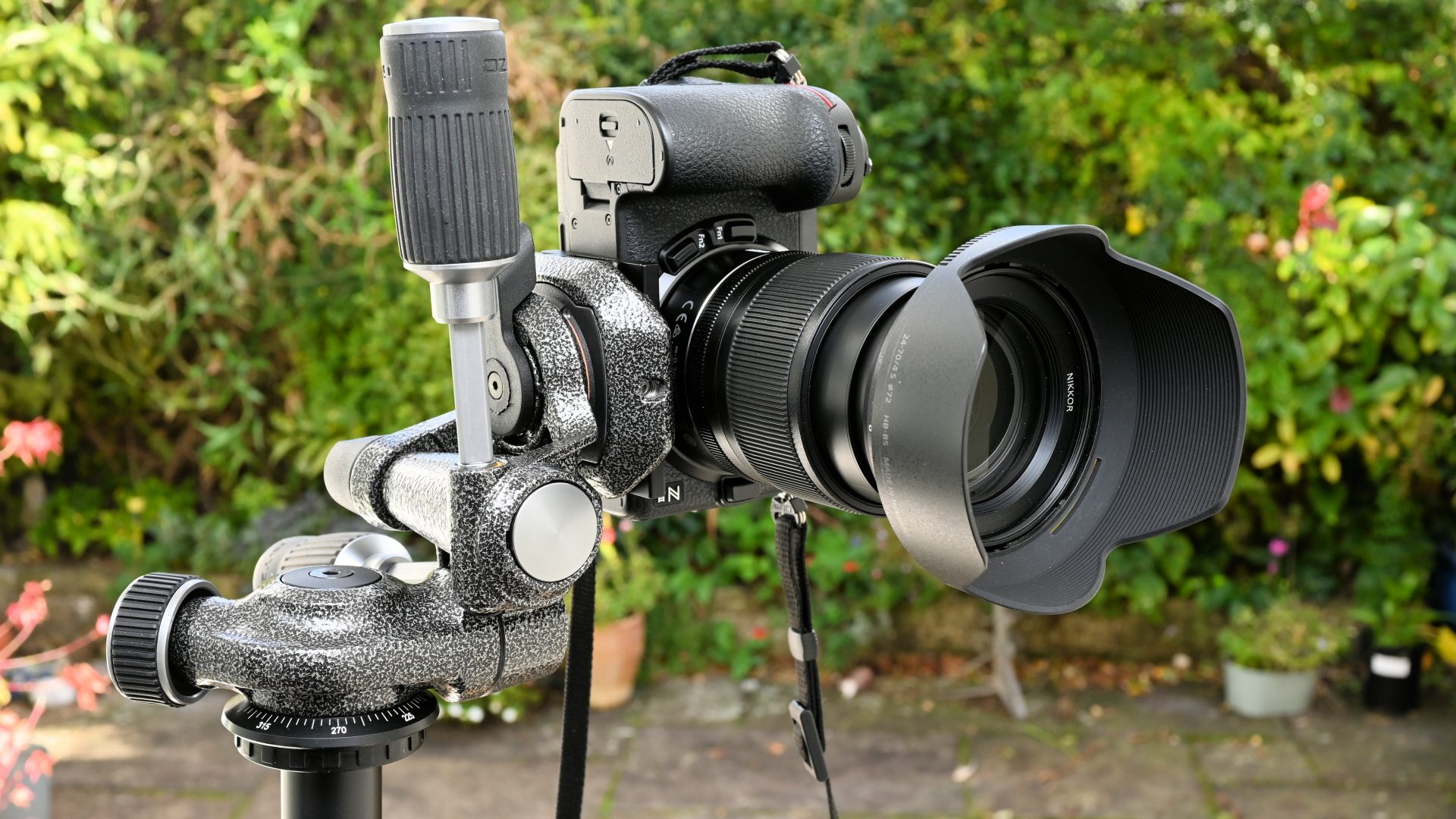 Обзор жидкостной головки Gitzo GHF3W: плавное движение и поддержка картинка Gitzo GHF3W — трёхпозиционная жидкостная головка