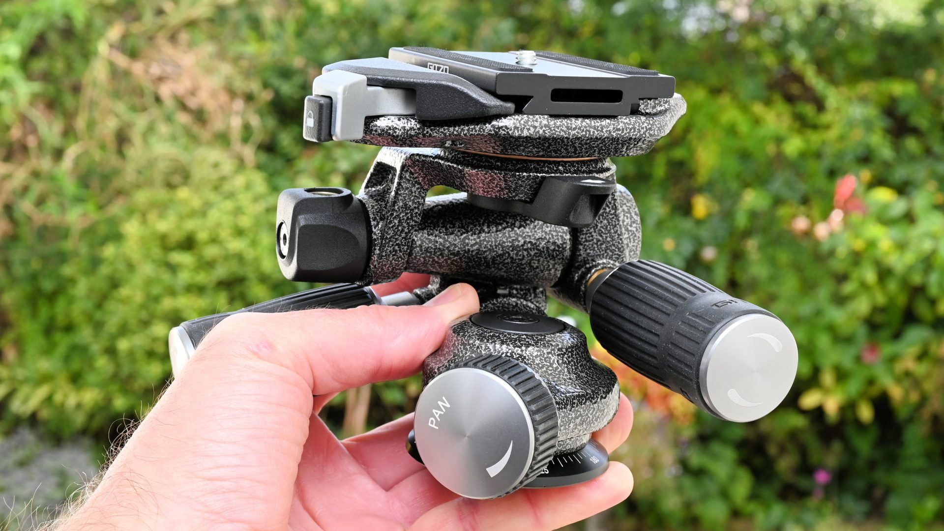 Обзор жидкостной головки Gitzo GHF3W: плавное движение и поддержка картинка Gitzo GHF3W — трёхпозиционная жидкостная головка