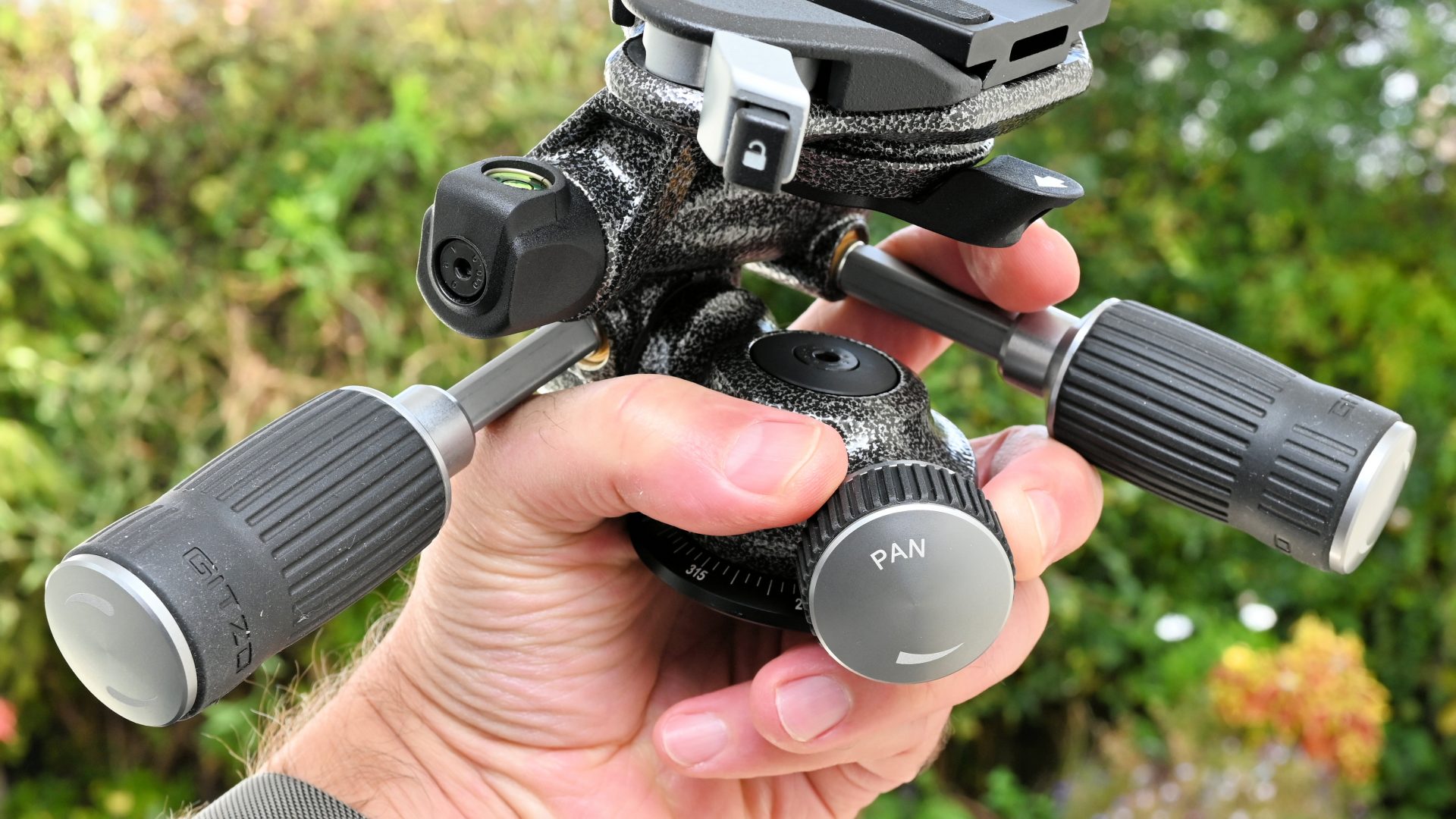 Обзор жидкостной головки Gitzo GHF3W: плавное движение и поддержка картинка Gitzo GHF3W — трёхпозиционная жидкостная головка